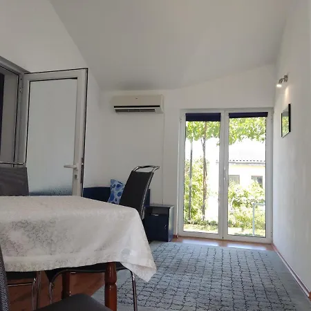 Family Kentavar Bjala